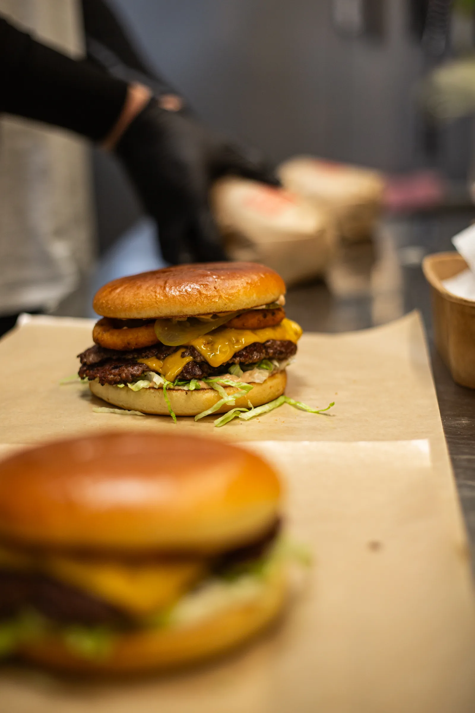 Smash burger z bliska